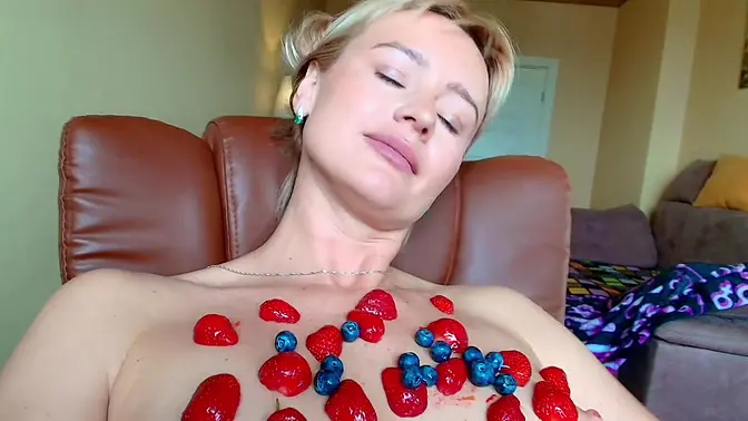 Sexy model's hard nipples tease as she pleasures herself