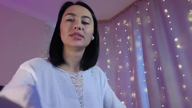 Sexy Russian girlfriend performs a sultry striptease