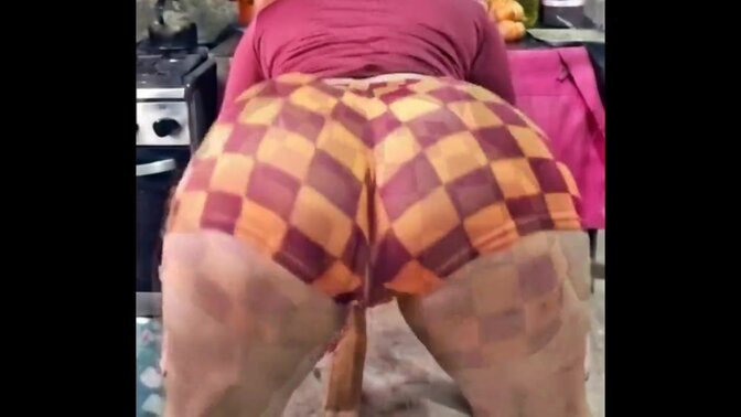 Shorty's Shorts full of hot big-booty babes