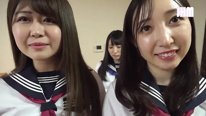 Skilled girls give pure delight to lucky guy's touch