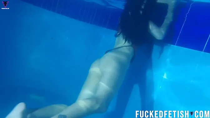 Skinny Latina Helen Star in pool with diving mask