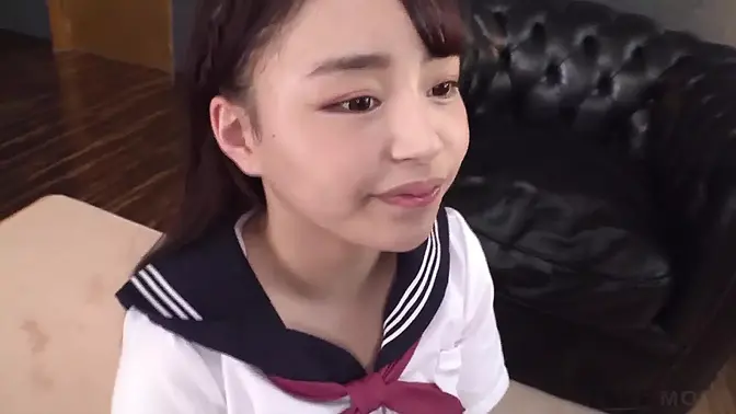 Slender beauty Yuina shows off huge ass and tits