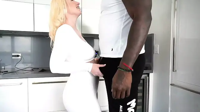 Slutty MILF Kate Dee gets huge BBC in her big ass