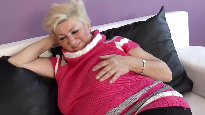 Slutty MILF with big boobs pleases guy's hard prick