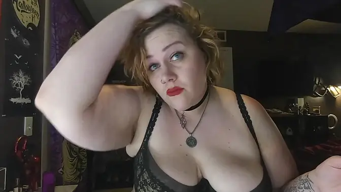 Smokin' Blonde BBW Sucks Dick