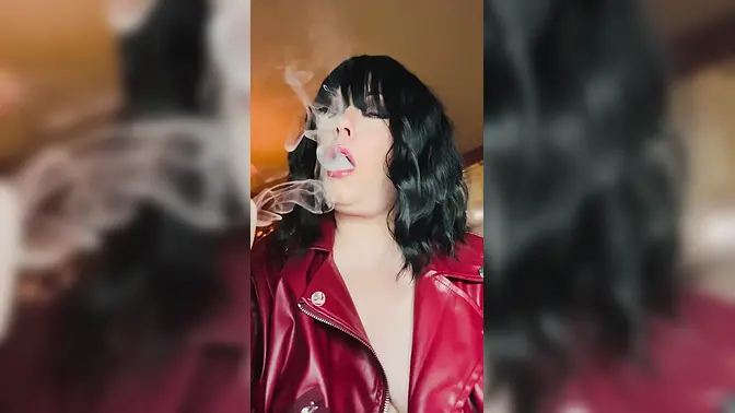 Smoking slutty milf in leather jacket dangles OMI