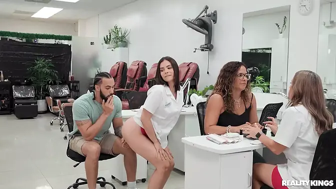 Sneaky Salon Creampie