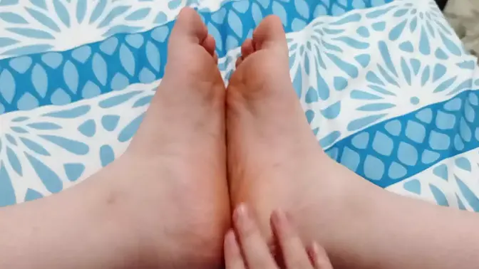 Solo foot fetish masturbation on best friend's bed