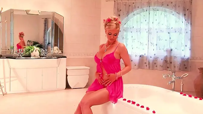 Solo in the Tub: Sexy Babe Teases and Pleases Herself