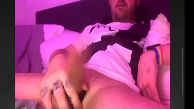 Spence Steele jacks his thick amateur cock for a steamy solo session