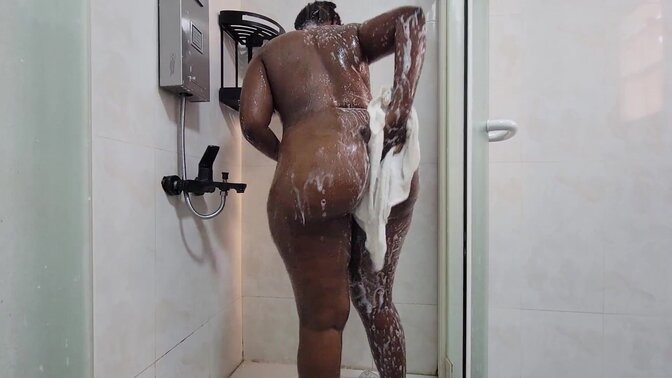 Spying on big-ass girl during shower sex