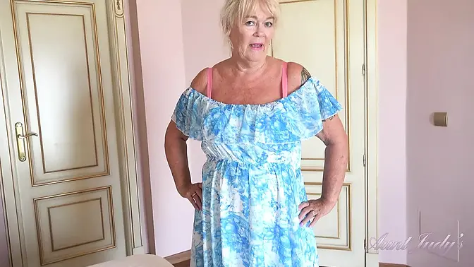 Stealing GILF's panties leads to hot POV action