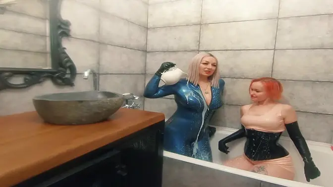 Steamy Latex Bath with MILF & Lesbian Kink