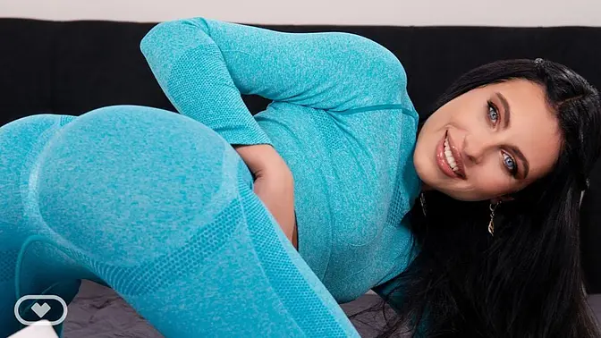 Steamy Virtual Reality - Bella fucks me in the bathtub