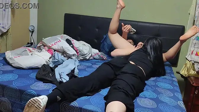 Step cousin gives a tasty blowjob after lunch