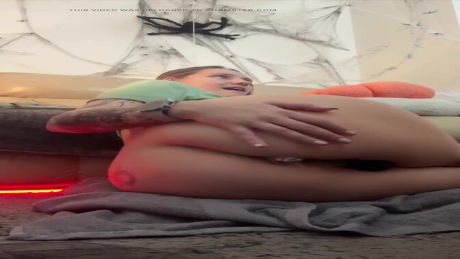 Stepbrother opens up GF's tight ass for deep penetration