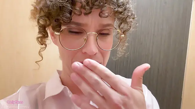 Stepmom gets her big ass anal fucked and instantly regrets it