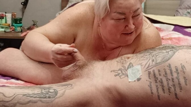 Stepmom gives a deepthroat creampie