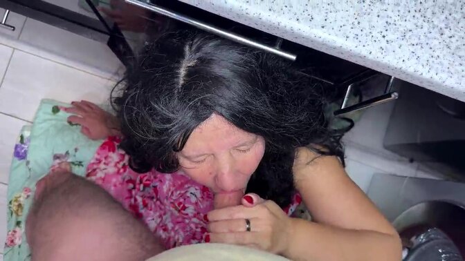 Stepmom's washer fuck leads to a messy sucking session