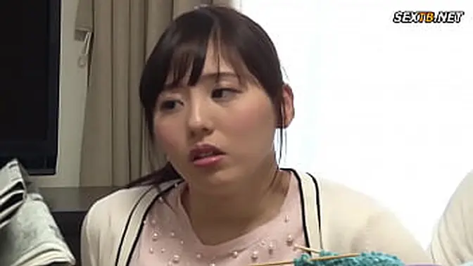 Stepmom with a sweet face gives deepthroat blowjob