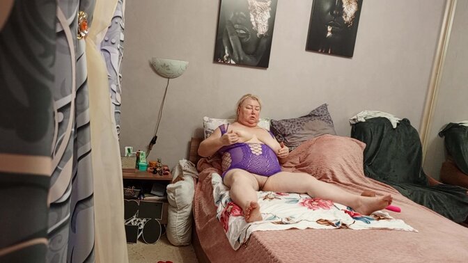 Stepmonster rubs her big cunt while enjoying herself