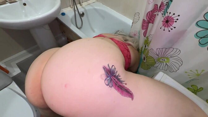 Stepson catches and pounds stepmom's ass