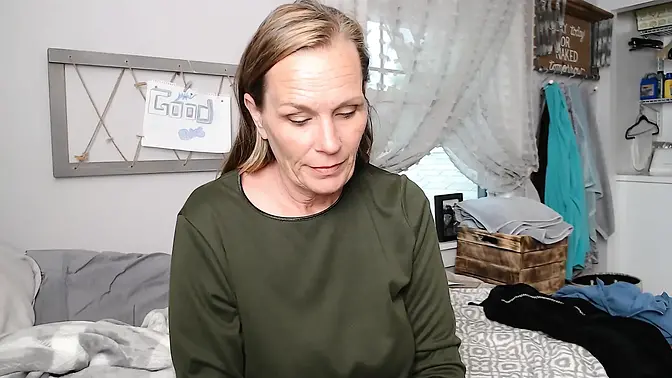 Stepson's pleasurable gifts for his sexy stepmommy