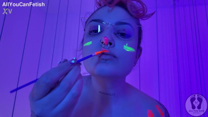 Stripper avatar shows off her twerk in colorful light painting