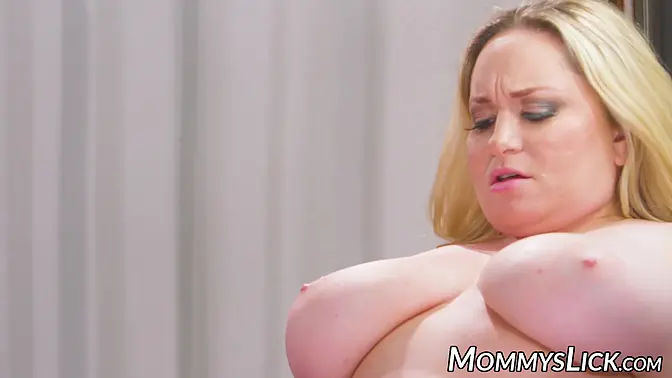 Stunning MILF gets her pussy licked by a teen dyke