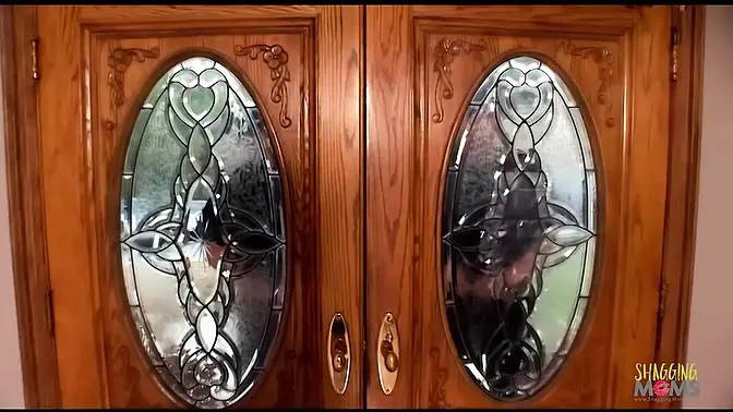 Stunning MILFs in latex pleasuring big hard cock