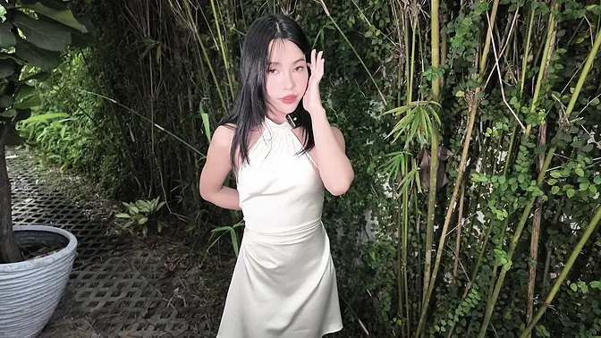 Stunning model gives deepthroat before wild fucking