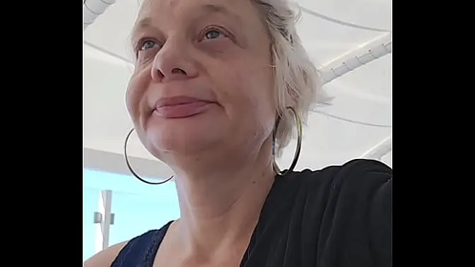 Sultry cruise encounter leads to a pussy fucking session