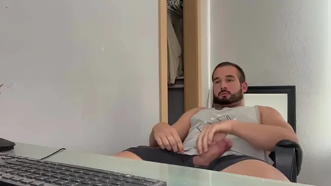 Sultry GF stimulates her man with deepthroat