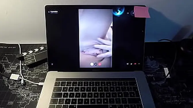 Sultry Latina MILF teaches webcam pleasure