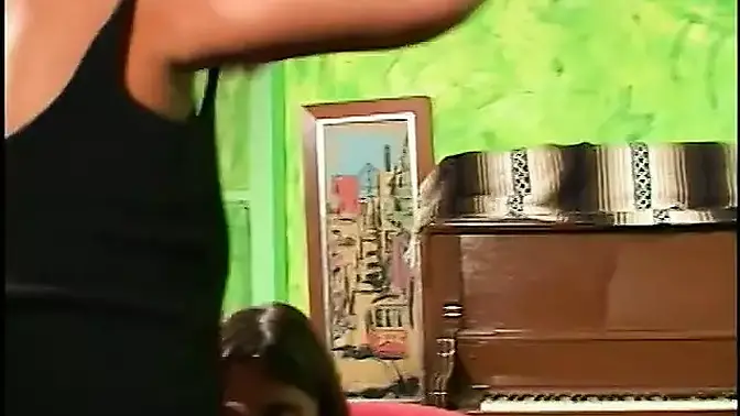 Sultry MILF gives deepthroat blowjob