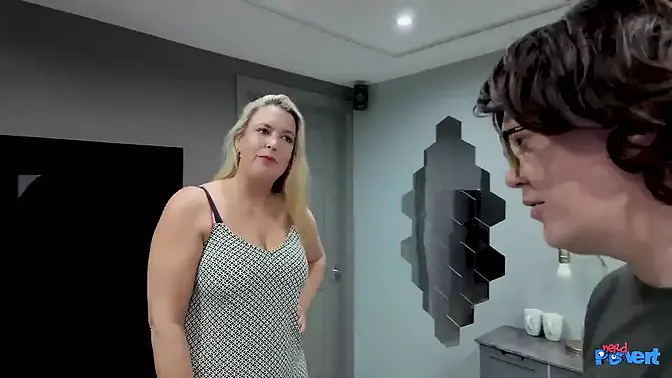 Sultry MILF Leia Organa slurps cock and rides