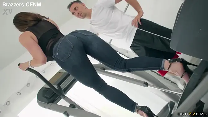 Sultry Workout with Kelsi, Kendra, Cali, Luna, Katrina, & Kira