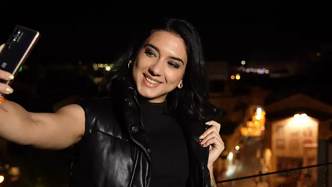 Sweet 19-year-old lady tests anal sex