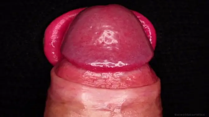 Sweetheart Kiss swallows big cock