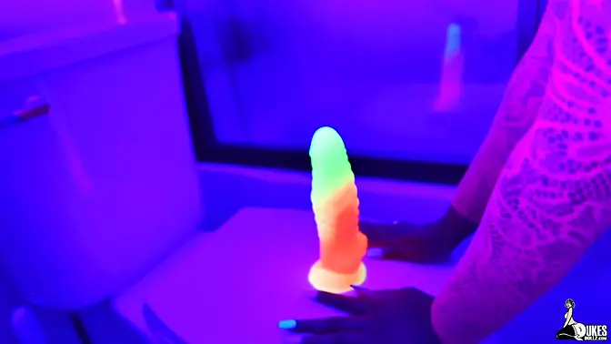 Tan girl gets her big ass squirting in the shower