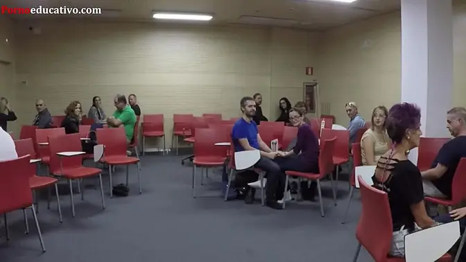 Tantra classes: Profesor delivers capacity to eager pareja