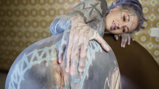 Tattooed Alternative Babe Gets Anal Machine Stretched