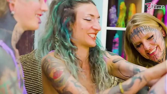 Tattooed Lesbians Eat Each Other's Pussies & Fuck in Anal Orgy