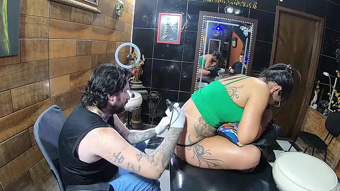 Tattooed MILF vlogs herself getting a tattoo on her ass