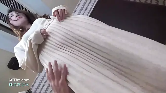 Teen Asian slut with hairy pussy gets a sloppy blowjob