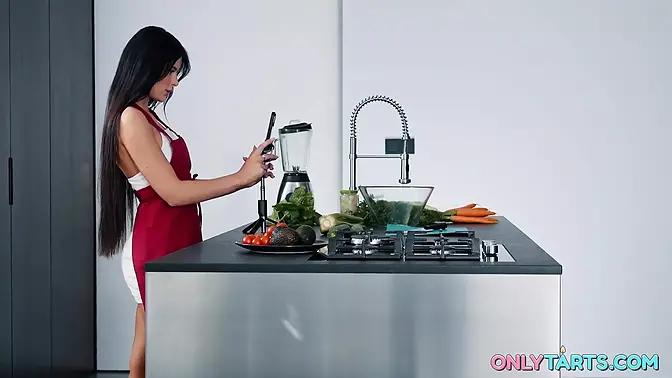 Teen girlfriend's raw pussy pleases boyfriend