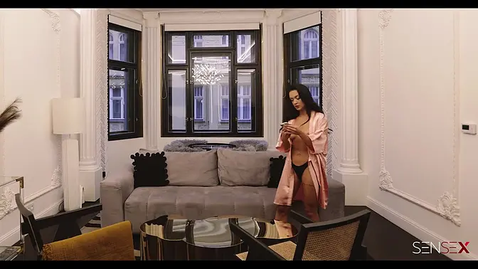 Teen Russian beauty slurps on pussy