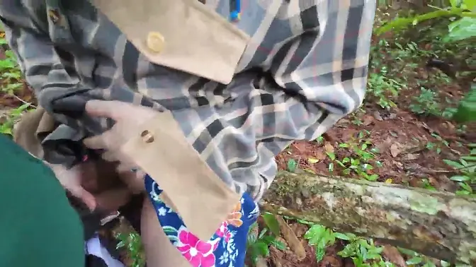 Thai amateur babe gets fucked in the forest
