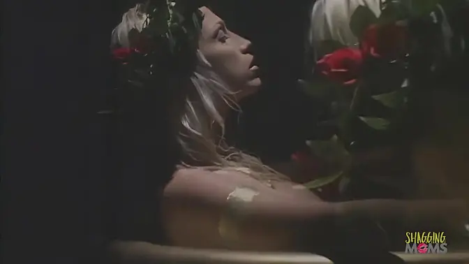 Thick MILF Nikki Hunter craves hardcore ass fucking