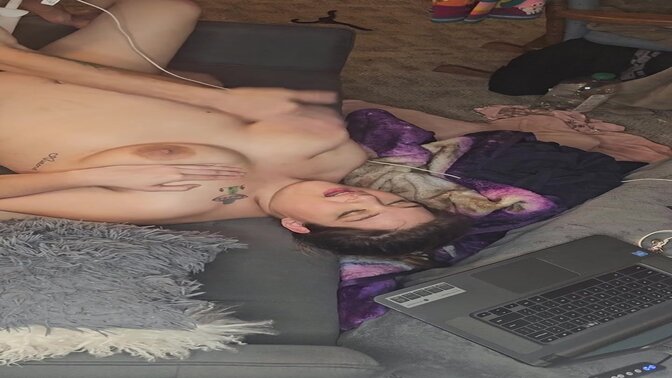 Thick prego Latina gets a fat daddy cock in her tight, juicy ass 